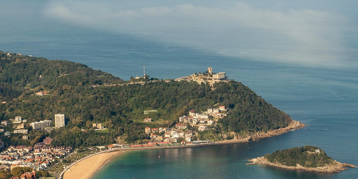 Fotografía general del monte Igueldo.