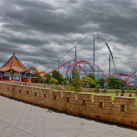 PortAventura World en un día nublado