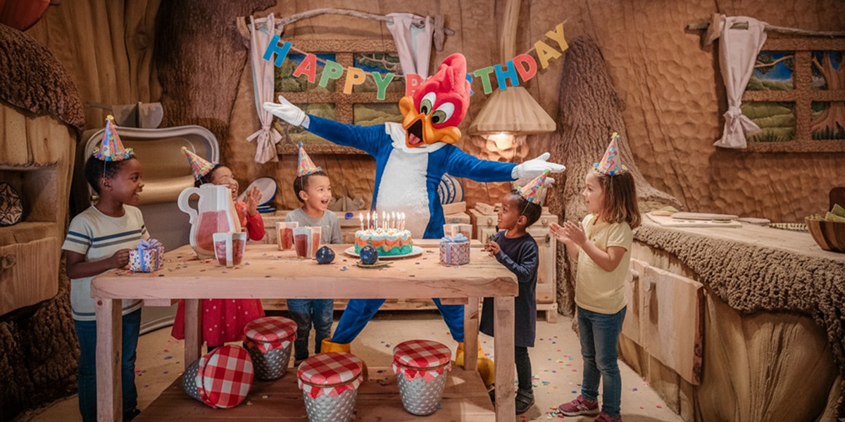 Niños celebrando un cumpleaños